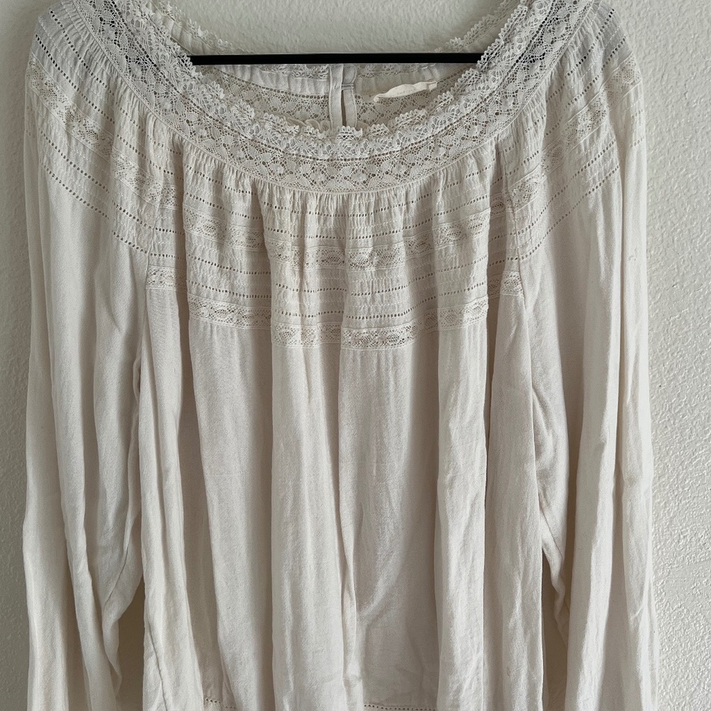 Lucky Brand Scoop Neck Long Sleeve Peasant Top
Great summer top